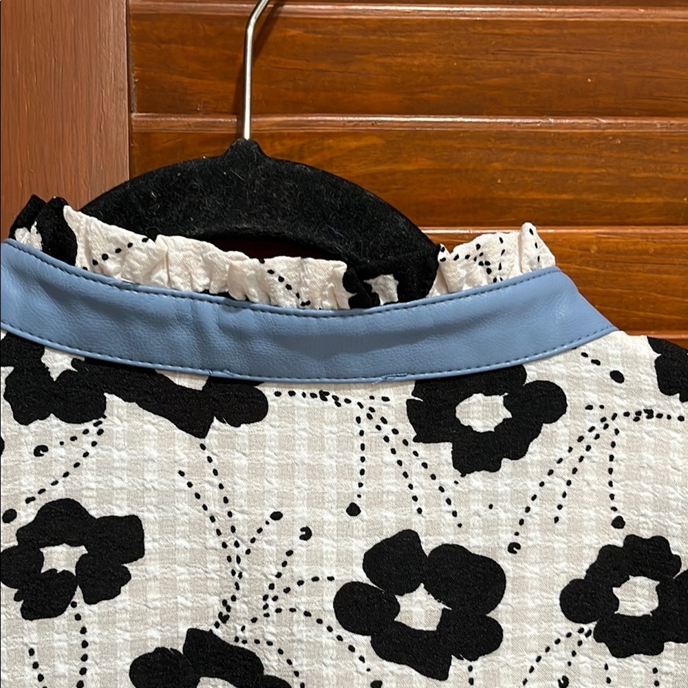 THML White Eyelet Blouse with Black Floral Print and Blue Trim - Picture 7 of 11